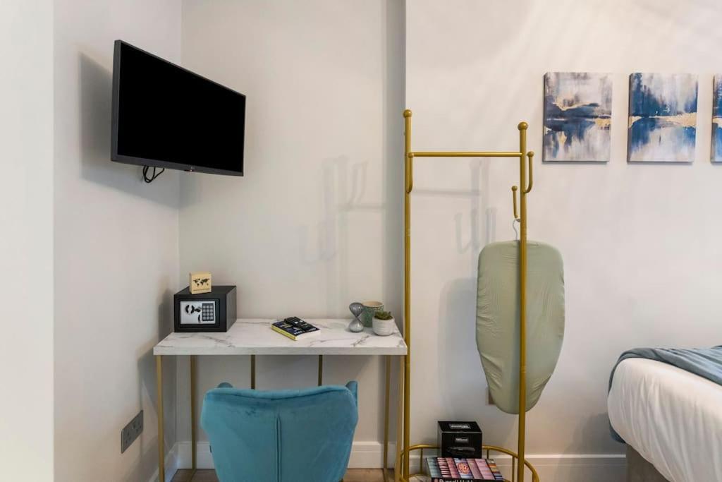 74 Graham Road - Basement Aparthotel